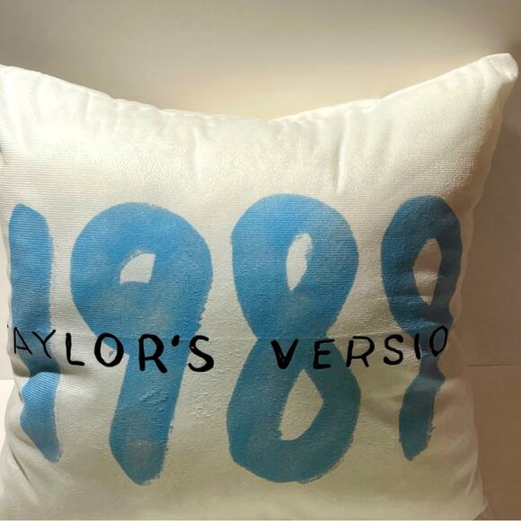 New Taylor Swift 1989 pillows: set of 2 - Picture 12 of 14